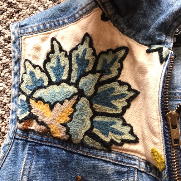 Small jean vest - Picture 3 of 6